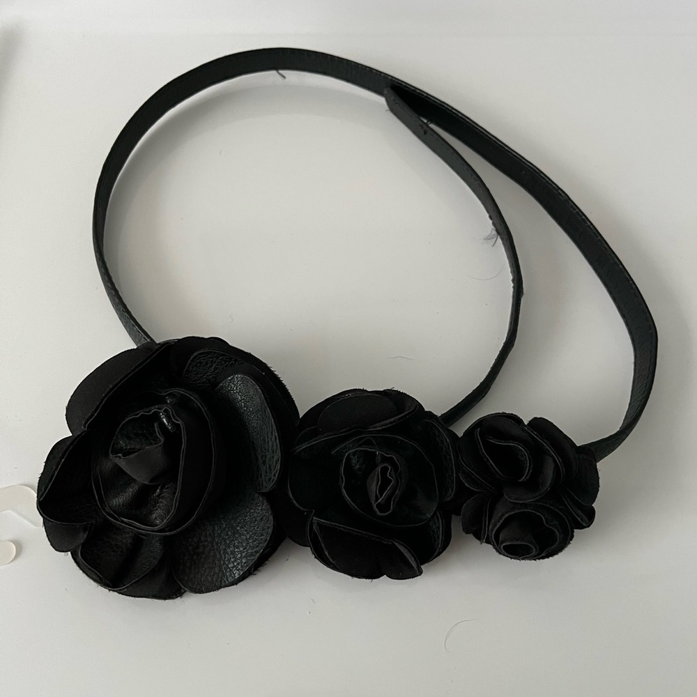 New York & Company Ladies Rose / Flower Belt Size M/L